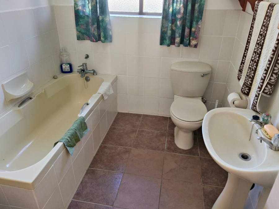3 Bedroom Property for Sale in Wavecrest Eastern Cape